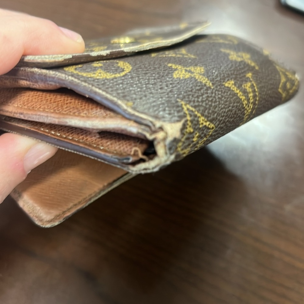 Authentic LV small Wallet - Picture 9 of 11